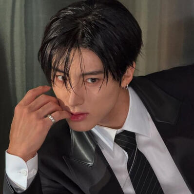 ERIC SOHN as DAISY