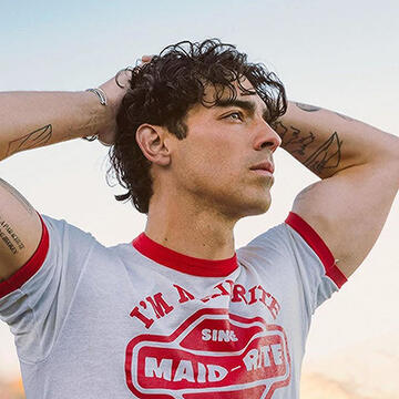 AIDEN MADDOX, doctor + romantic interest
