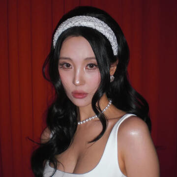 LEE SUNMI as Sophia Lee, my mom